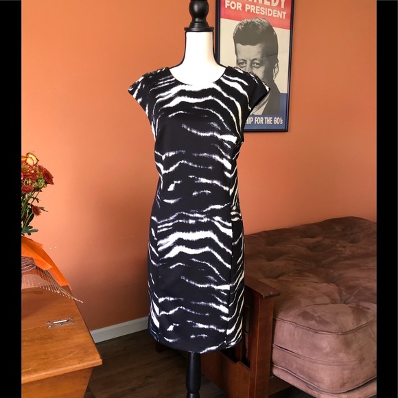 MICHAEL Michael Kors Dresses & Skirts - MICHAEL KORS black and cream sleeveless dress